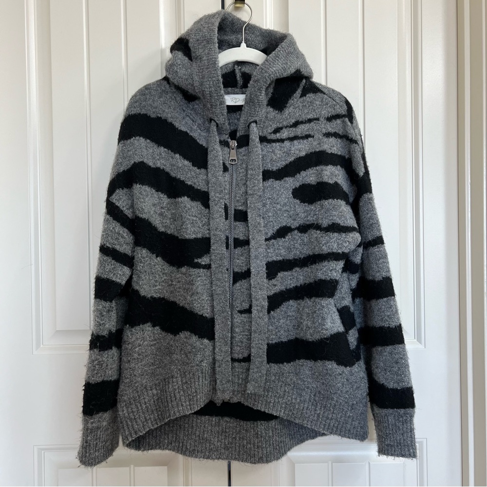 RD Style Womens Animal Print Hooded Sweater in Gray/Black, Size XS
